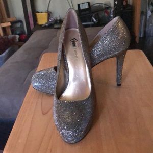 Fiona Night Gold Sparkly Pumps Size 12